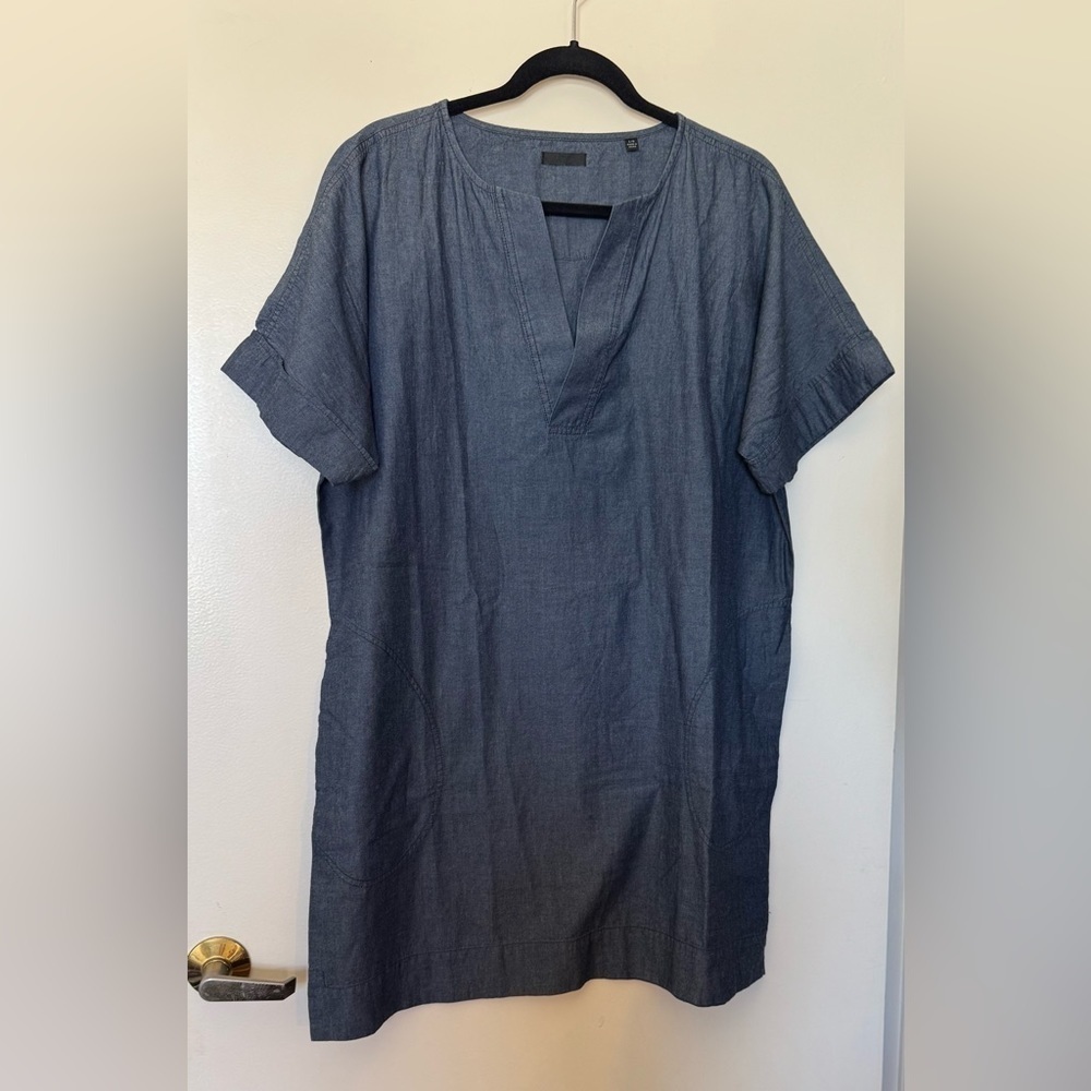 ATM Chambray Dress with Side Pockets and Slit Neck in Size Large